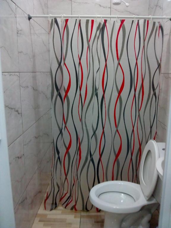 Casa amarela com piscina