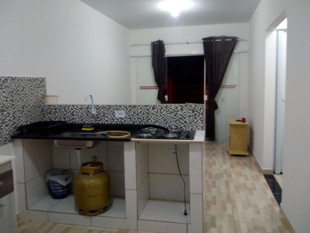  Casa amarela com piscina