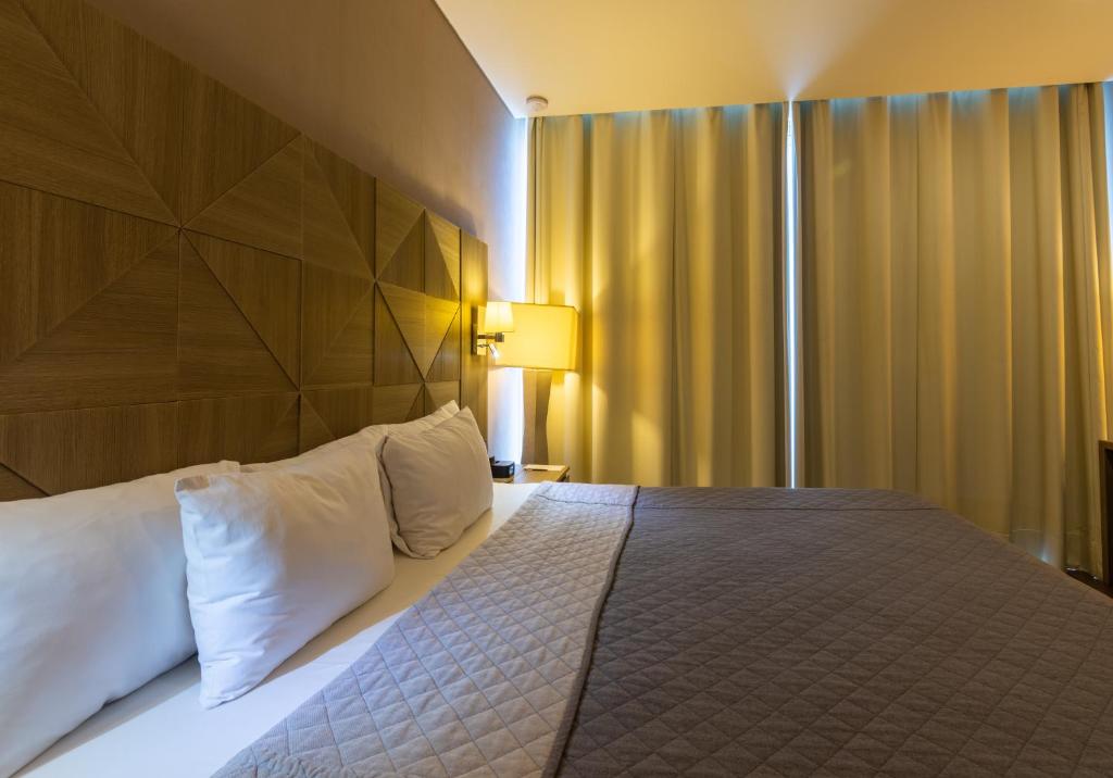 Postel nebo postele na pokoji v ubytování Hotel Glow Point - Mulza