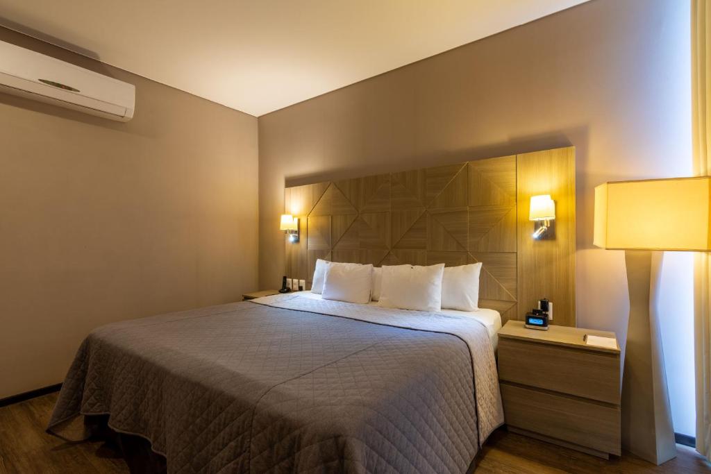 Postel nebo postele na pokoji v ubytování Hotel Glow Point - Mulza