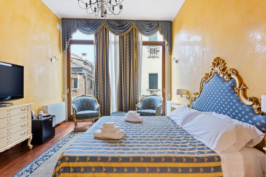 Postel nebo postele na pokoji v ubytování Venice Top Apartments and Rooms San Marco 2442-A