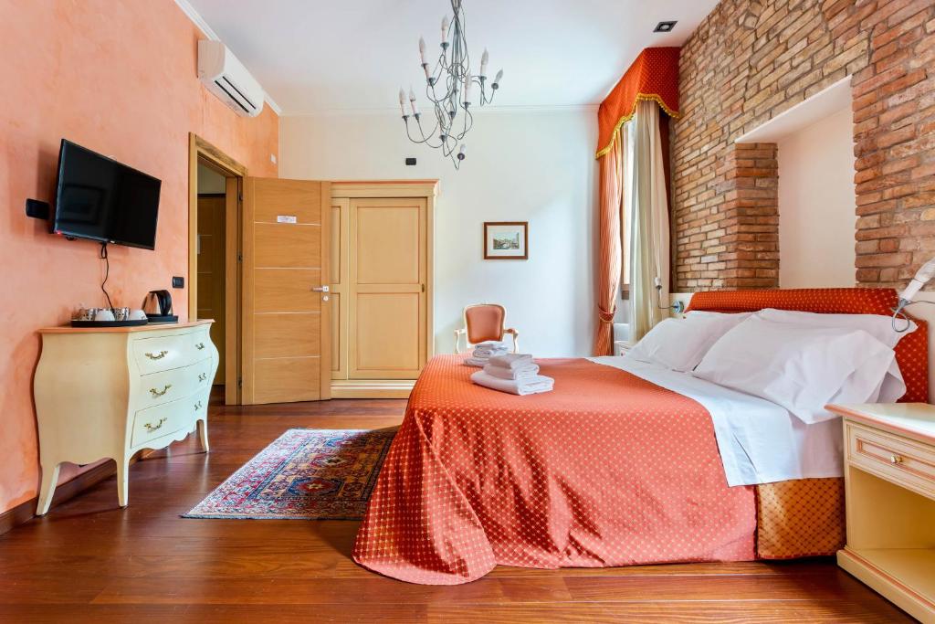 Postel nebo postele na pokoji v ubytování Venice Top Apartments and Rooms San Marco 2442-A