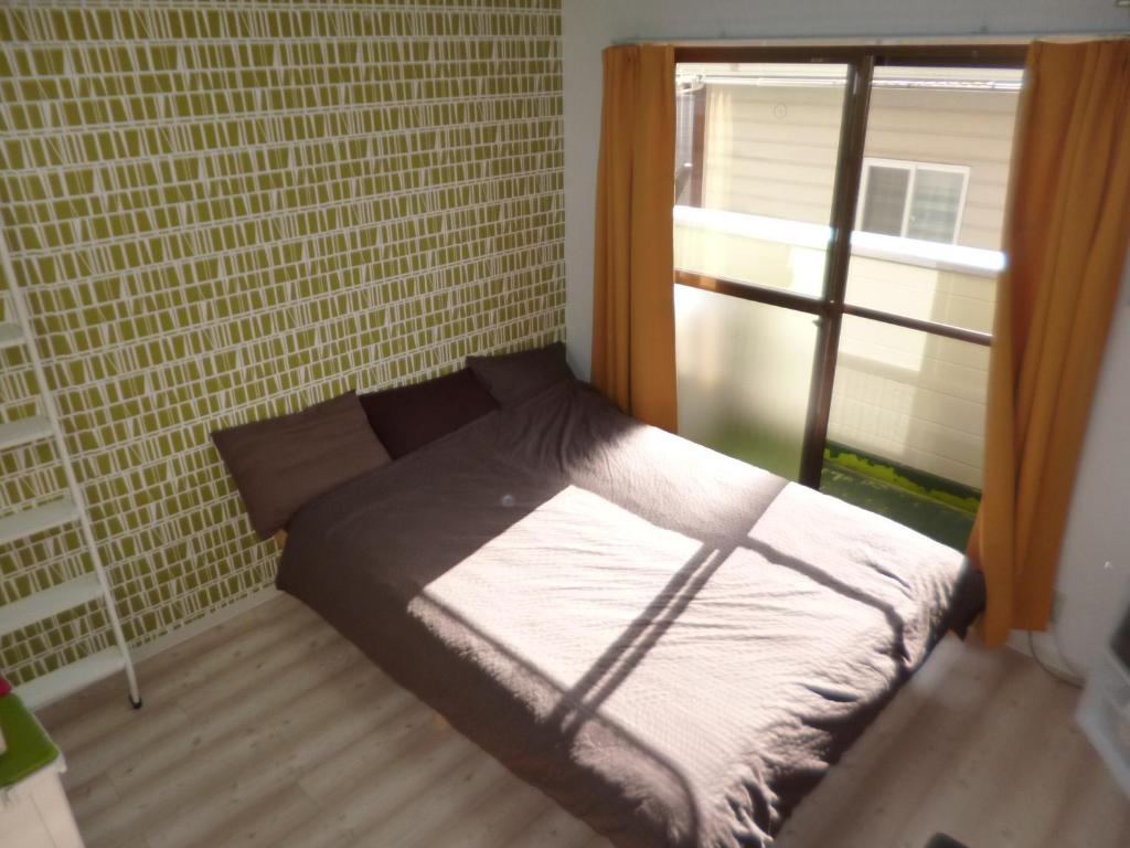 Un pat sau paturi într-o cameră la THE MICKEY CARLTON Ohashi 206