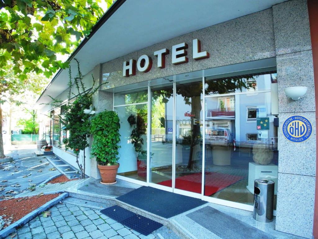The building in which a szállodákat is located