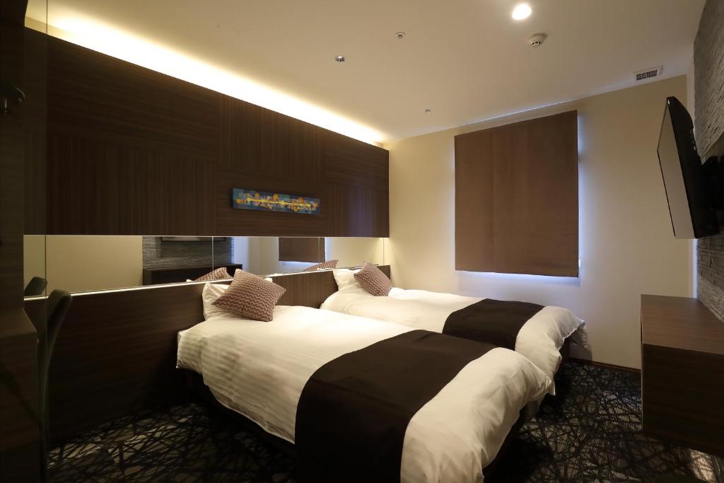 Postel nebo postele na pokoji v ubytování Osaka Teikoku Hotel