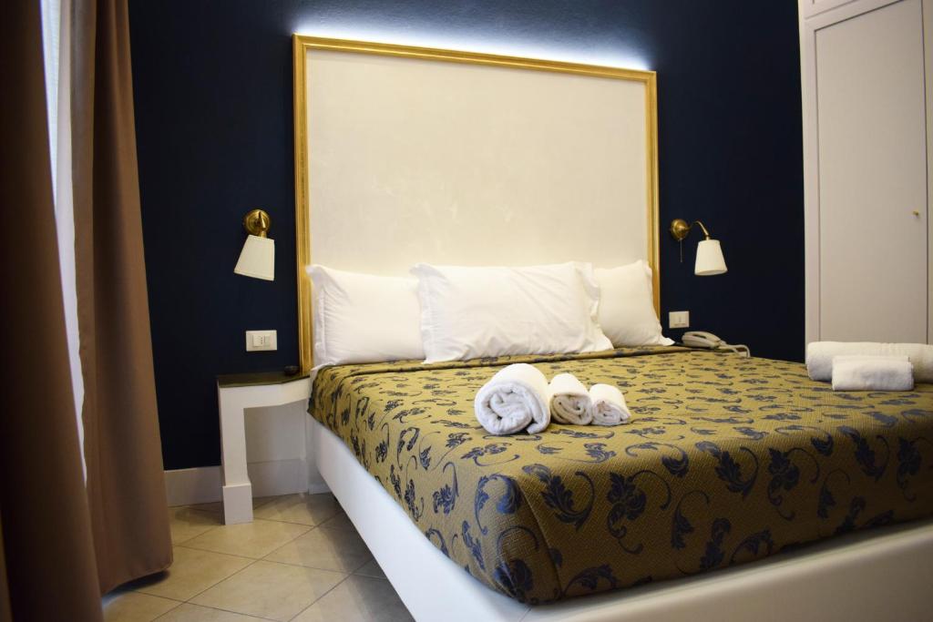 Postel nebo postele na pokoji v ubytování Hotel Brienz