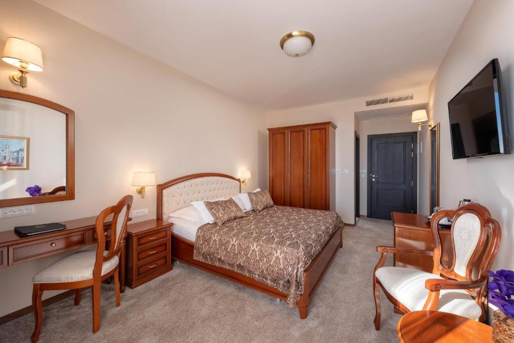Hotel Cvita - Superior Double Room - Free Parking
