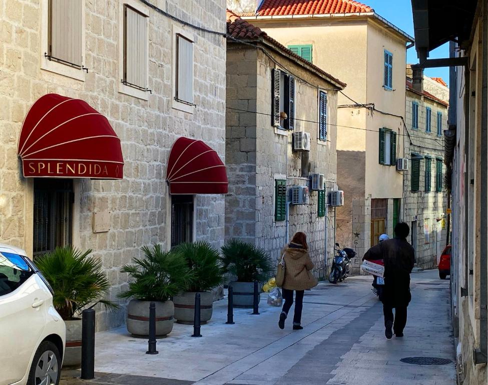 Hostia v ubytovaní En-suite Rose on Rokova Street - 5 min Walk to the Old Town of Split