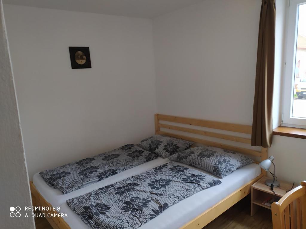 Postel nebo postele na pokoji v ubytování Břeclav centrum - U Pražáka