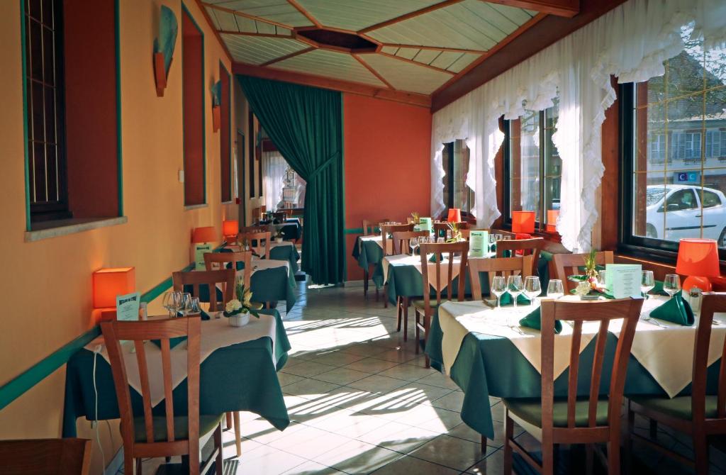 Restaurace v ubytování Logis Hôtel Restaurant Hostellerie de l'Étoile