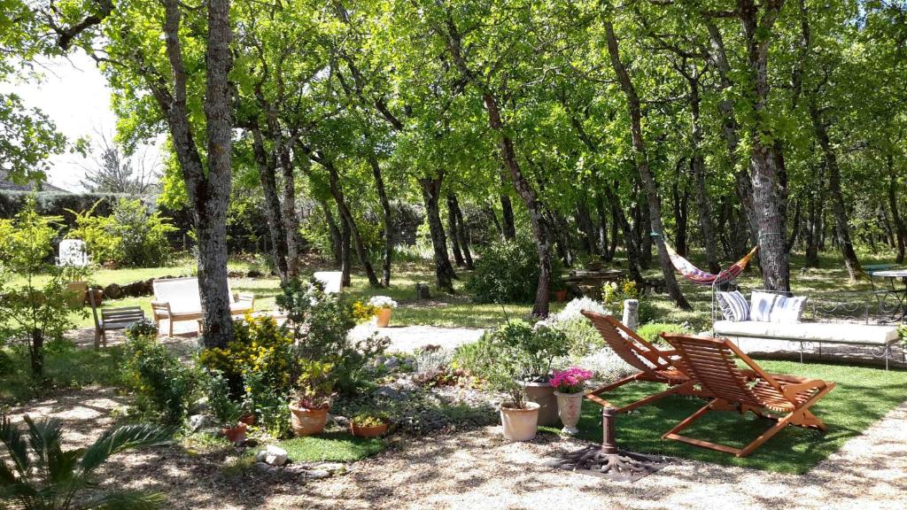 Zahrada ubytování Mas Val-Chênaie Gordes