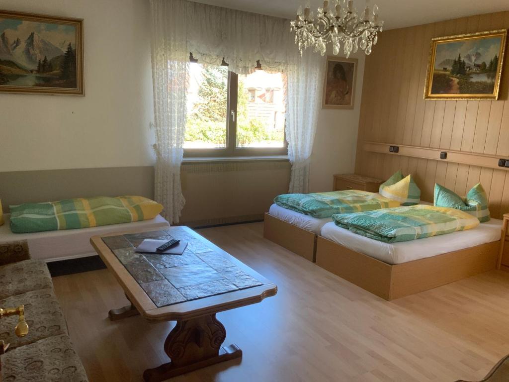 Postel nebo postele na pokoji v ubytování Pension Hofmann