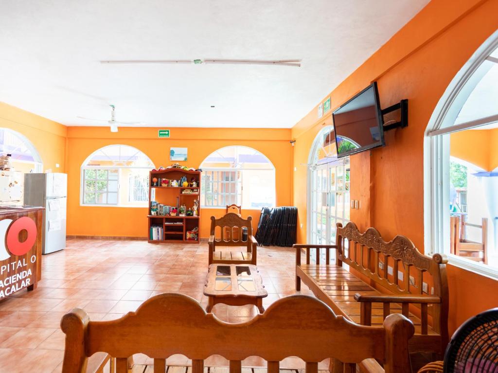 TV a/nebo společenská místnost v ubytování Hotel Hacienda Bacalar