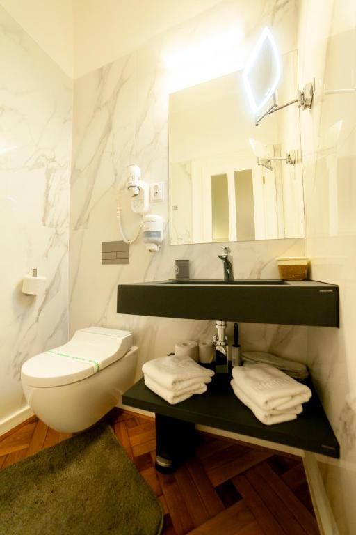 Koupelna v ubytování Matei Corvin Apartment