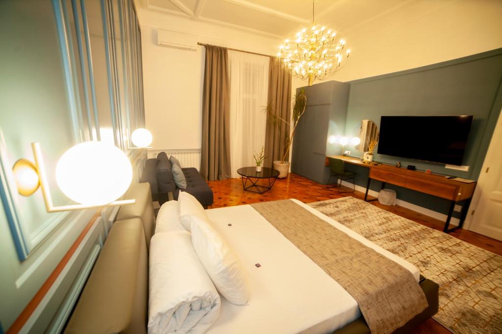 TV a/nebo společenská místnost v ubytování Matei Corvin Apartment