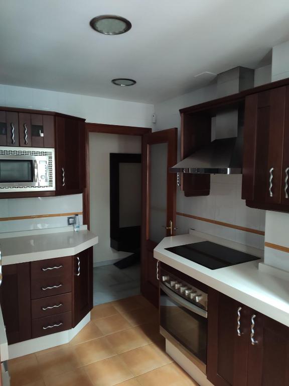 A kitchen or kitchenette at Plaza de las Infantas, Sanlucar Centro.