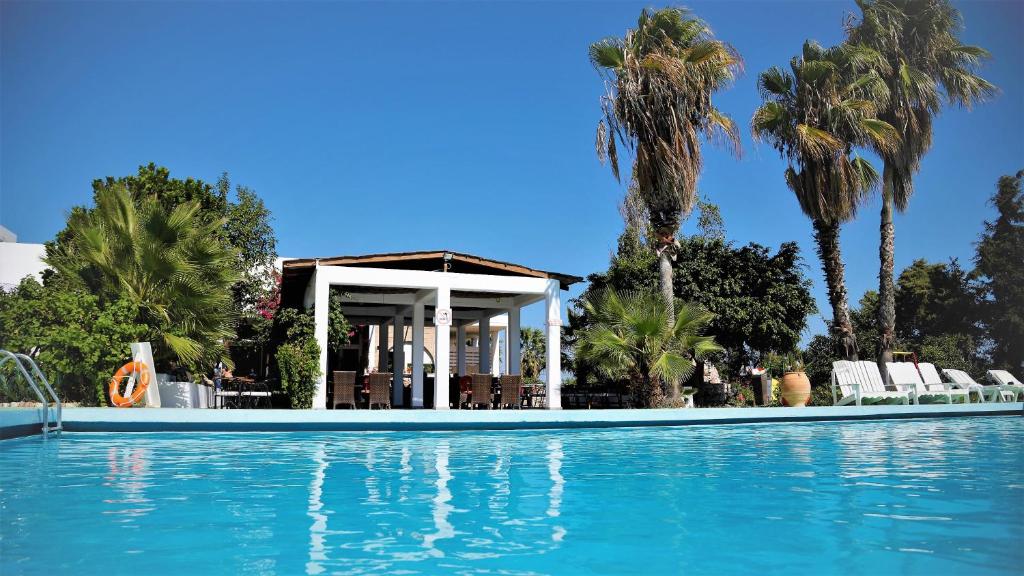 Bazén v ubytování Rhodian Sun Hotel nebo v jeho okolí
