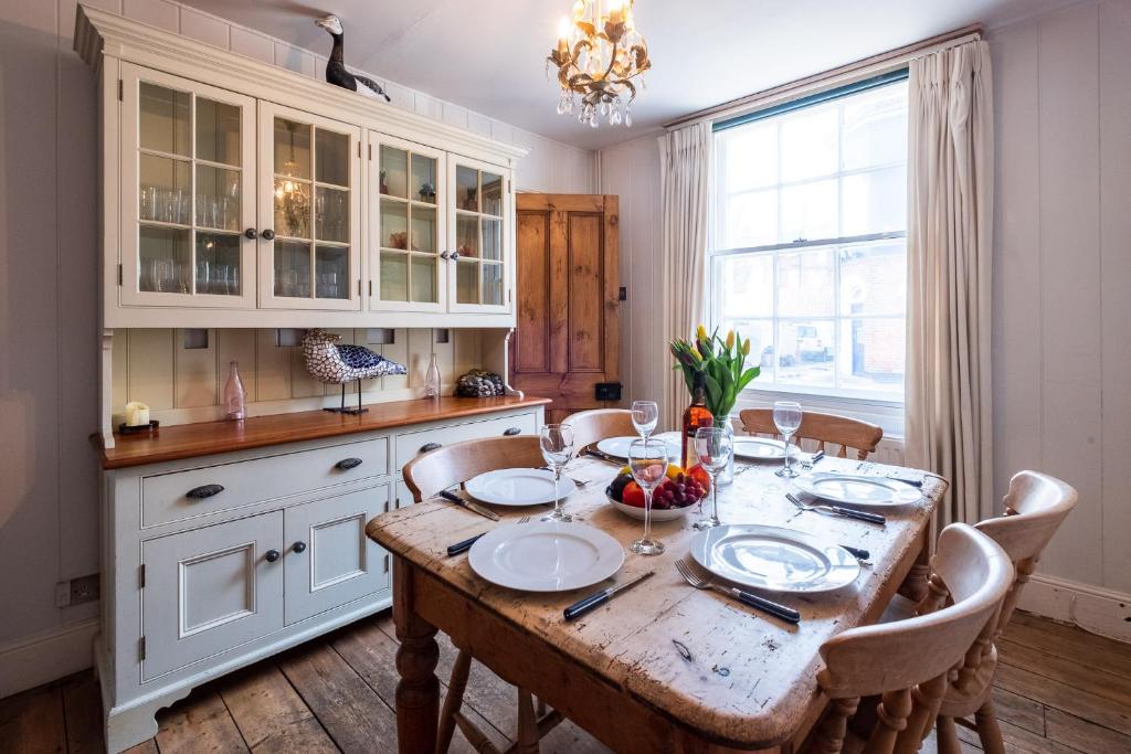 The Old Gordon House - High Street location close to the beach and town amenities - Aldeburgh Coastal Cottages 4