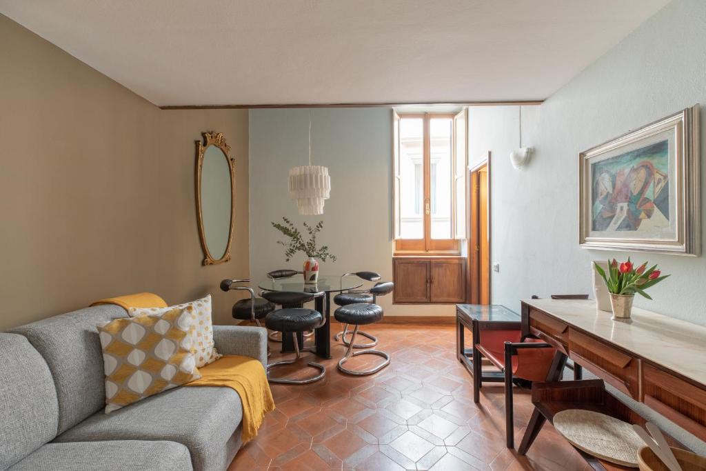 iFlat Pantheon Historic Two-Story Apartment