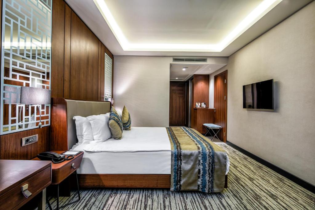 GOLDEN MANAFEA HOTEL