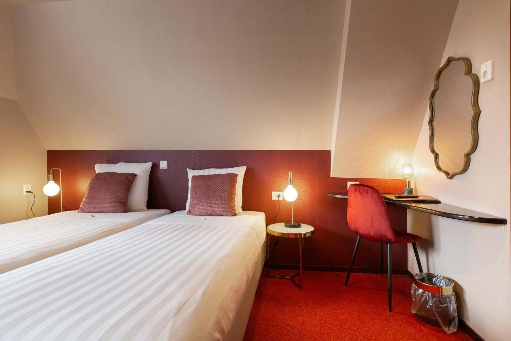 Postel nebo postele na pokoji v ubytování Strandhotel Scheveningen