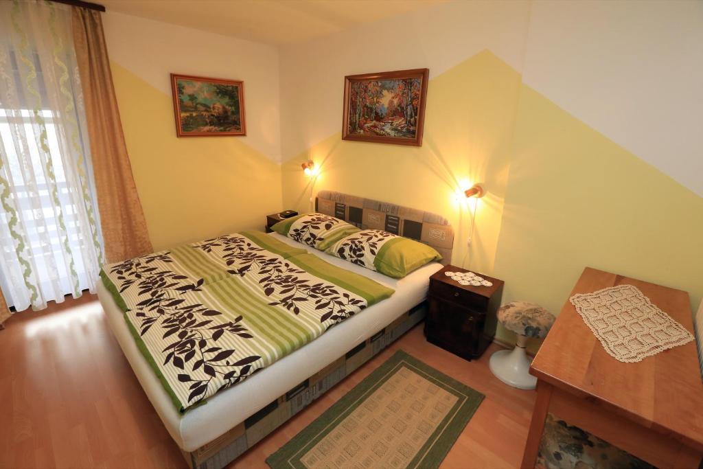 Postel nebo postele na pokoji v ubytování Rooms Pekovec Bohinj