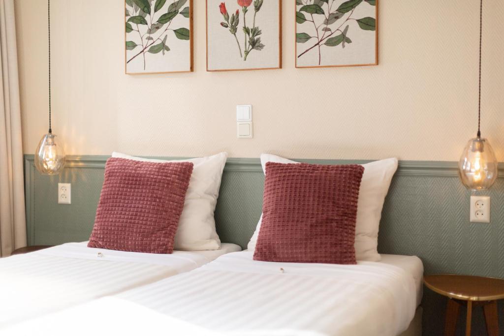 Postel nebo postele na pokoji v ubytování Strandhotel Scheveningen