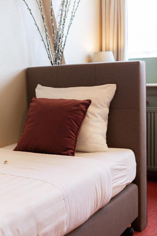 Postel nebo postele na pokoji v ubytování Strandhotel Scheveningen