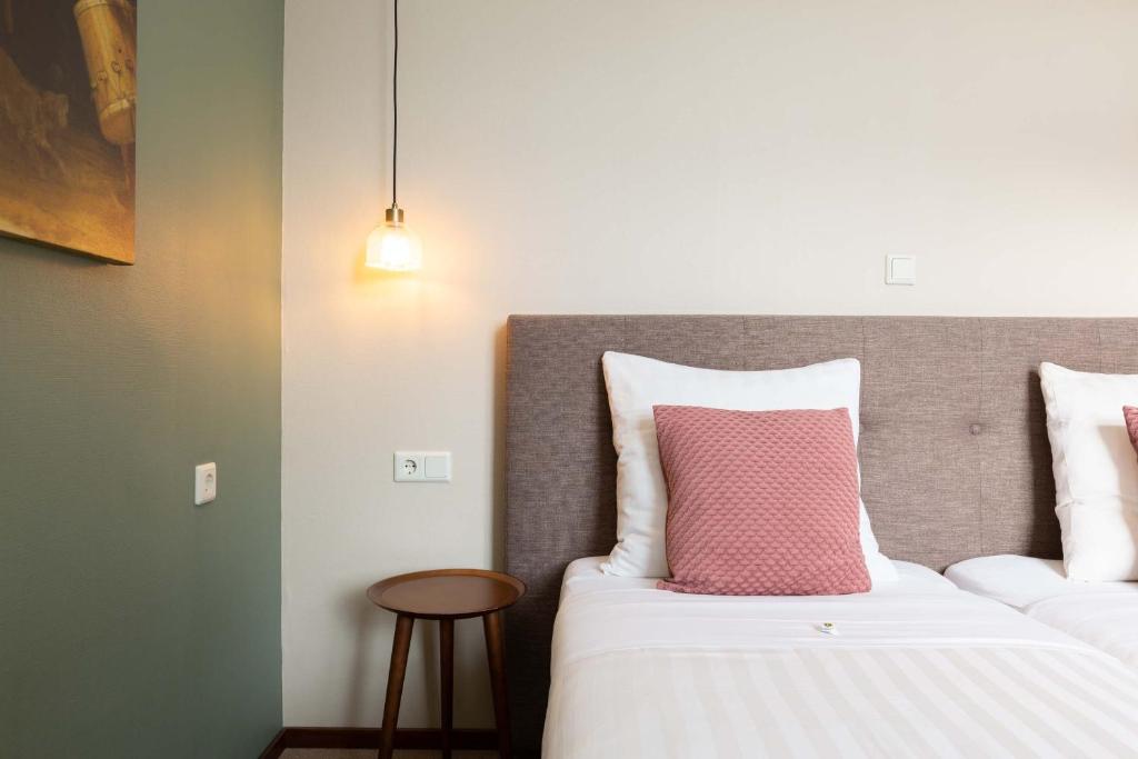 Postel nebo postele na pokoji v ubytování Strandhotel Scheveningen