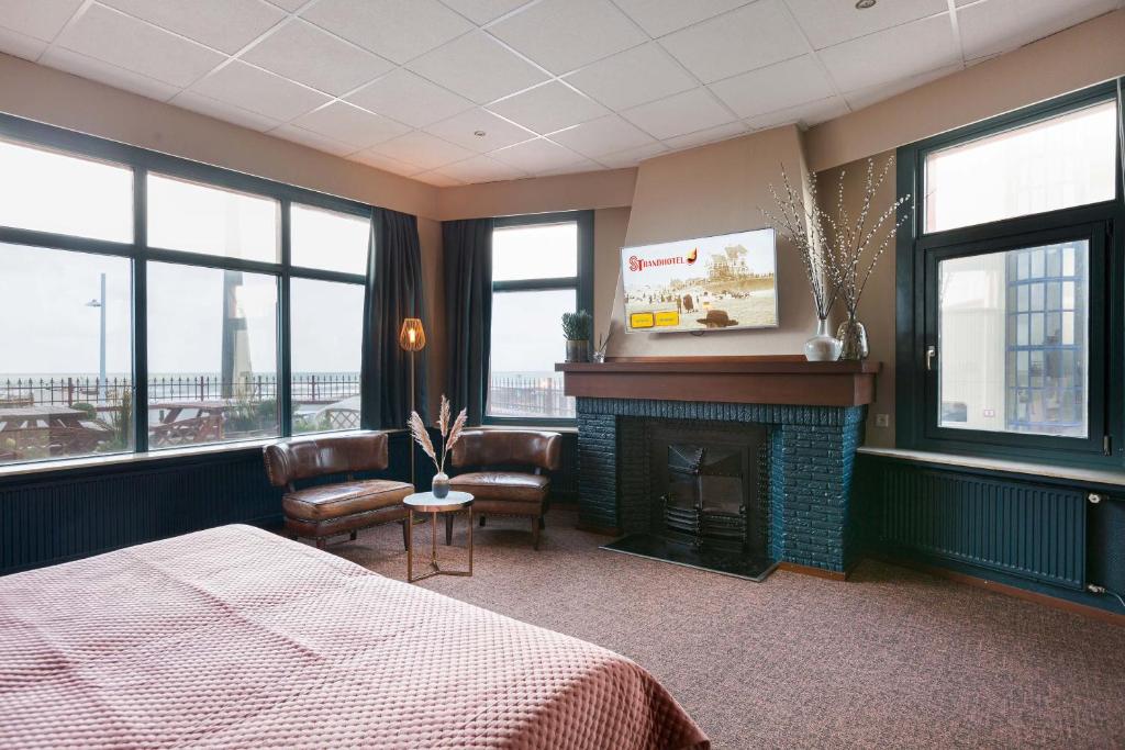 Postel nebo postele na pokoji v ubytování Strandhotel Scheveningen
