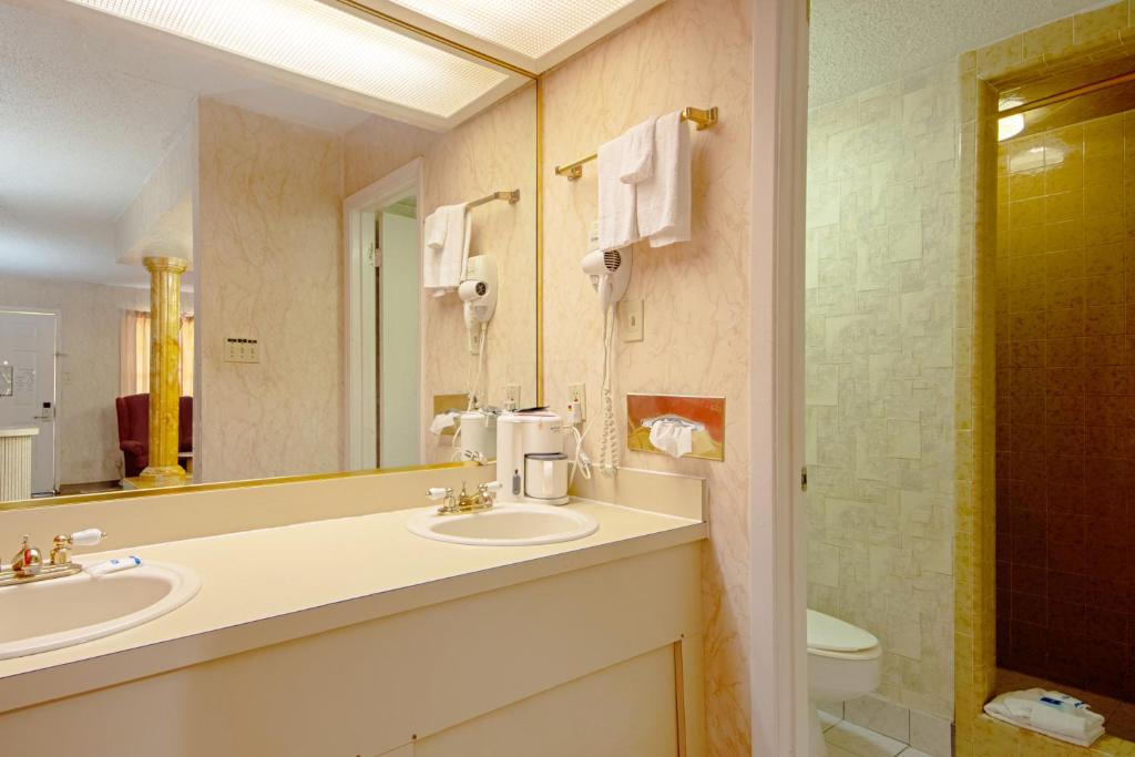 Economy Inn & Suites - Suite Royale