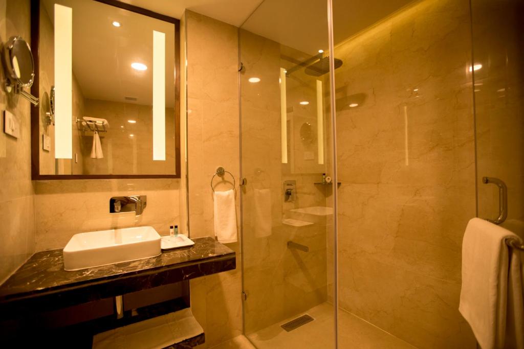 Koupelna v ubytování S Hotels Chennai