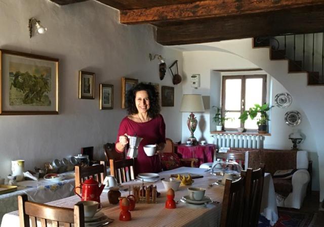 A restaurant or other place to eat at B&B La Collina