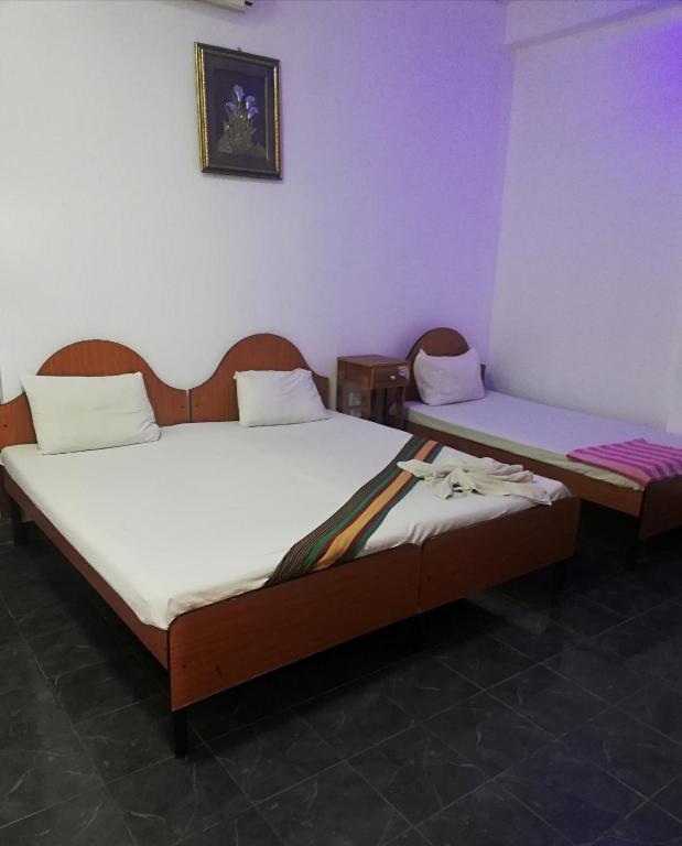 Postel nebo postele na pokoji v ubytování Sunshine Hotel