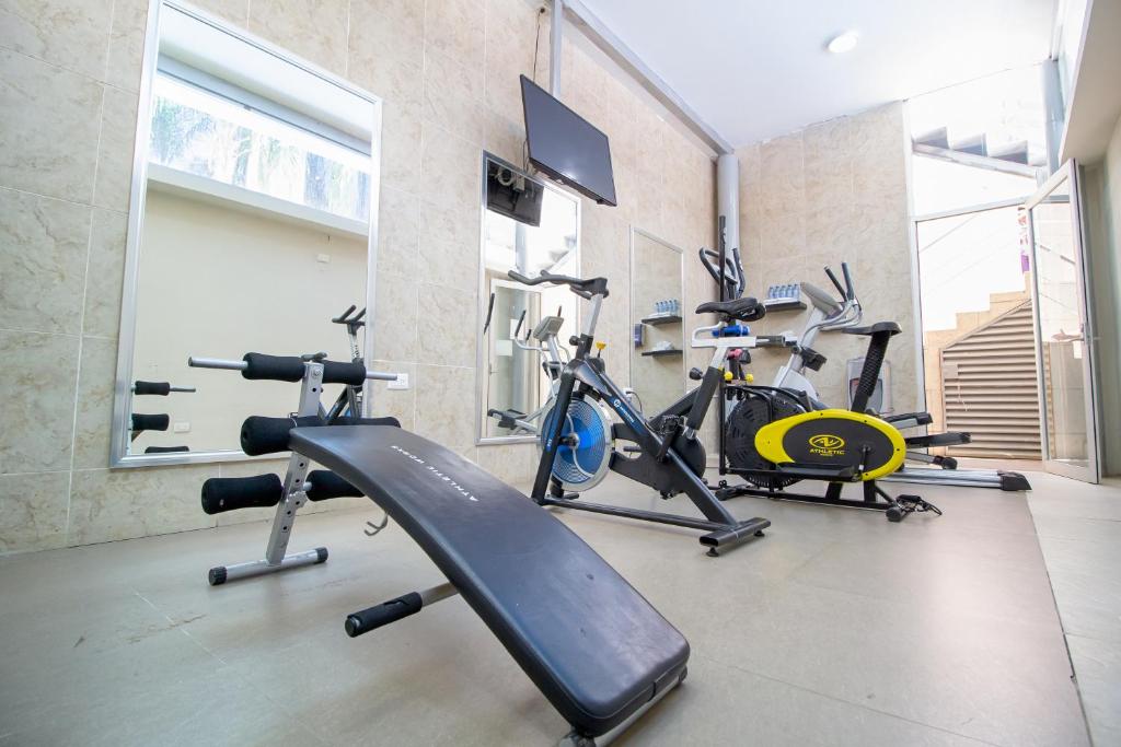 Fitness centrum a/nebo fitness zařízení v ubytování Hotel El Español Paseo de Montejo