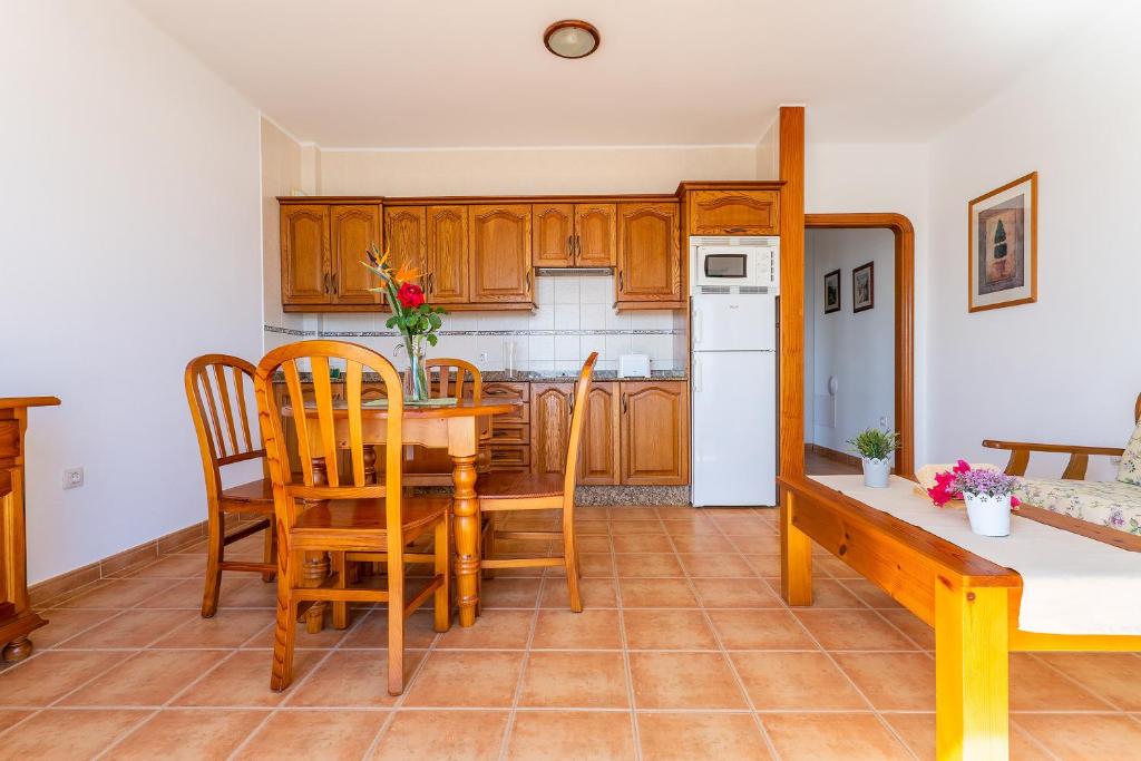 Kuchyň nebo kuchyňský kout v ubytování Apartamentos los Quiqueres