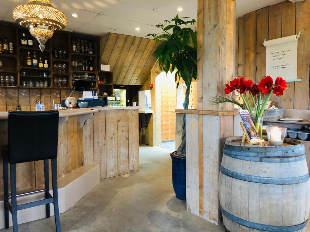 Lounge nebo bar v ubytování Strandlogement Om de Noord