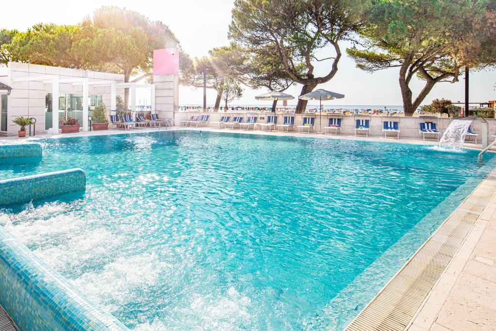 Bazén v ubytování Hotel Bristol nebo v jeho okolí