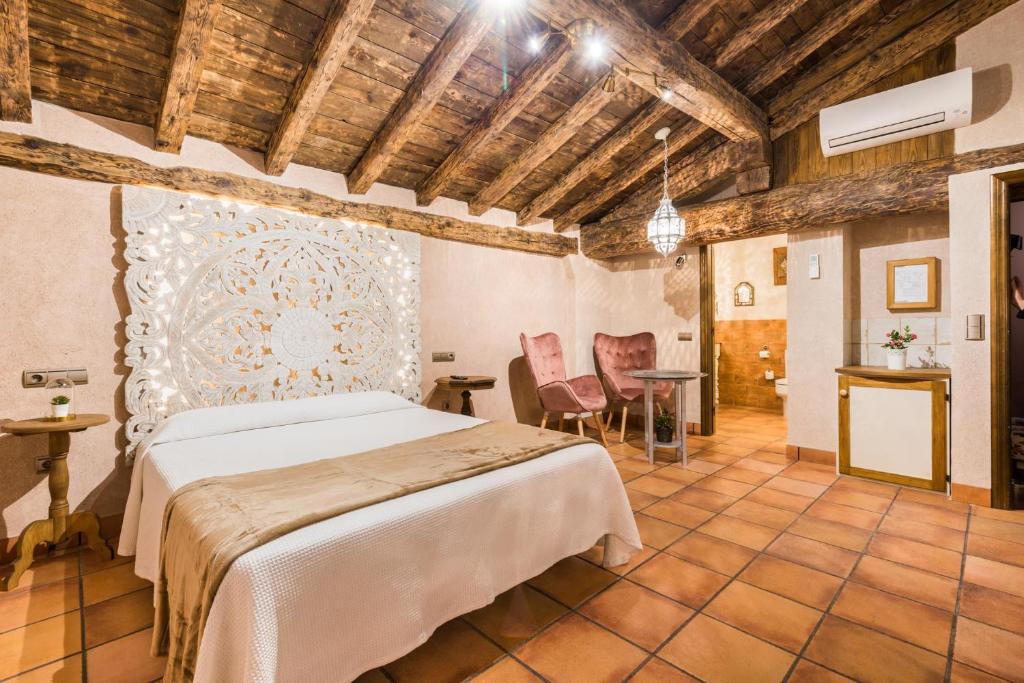 Postel nebo postele na pokoji v ubytování Posada del Rodeno
