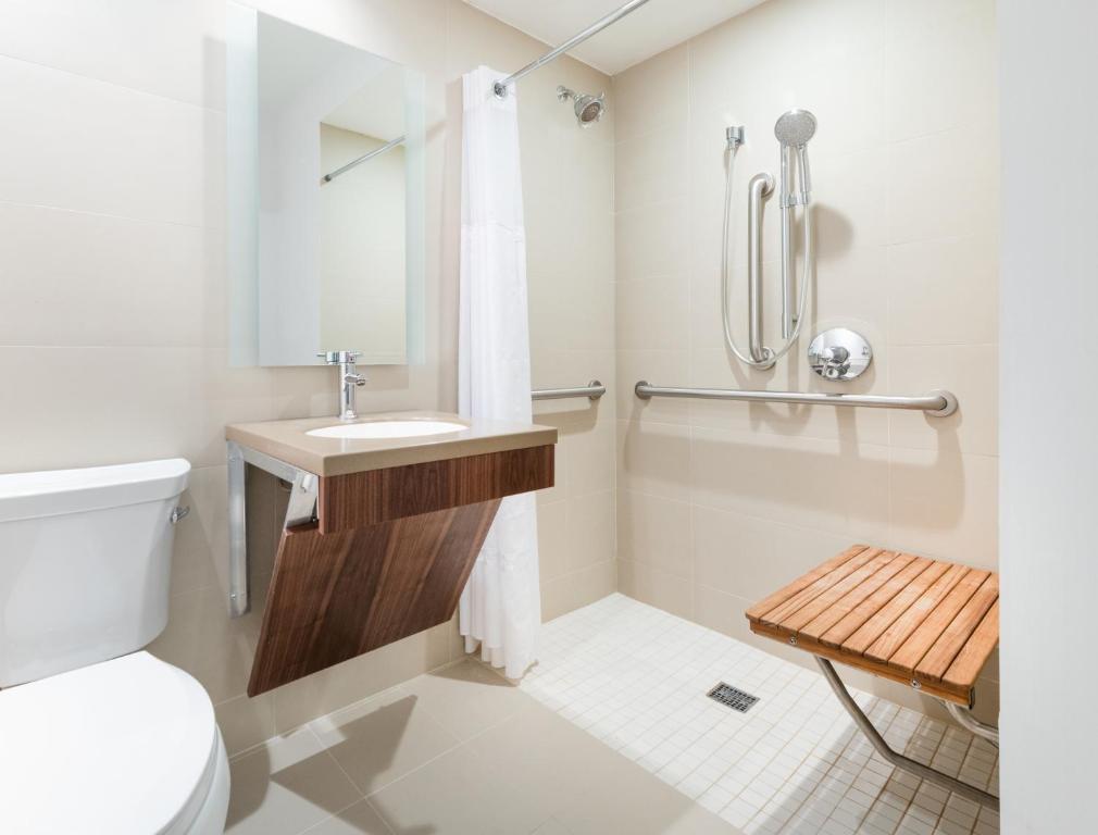 Hyatt Herald Square New York - King Room With Accessible Shower - Disability Access