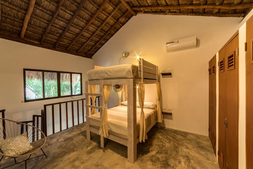 Una cama o camas en una habitación de Mimosa Tulum