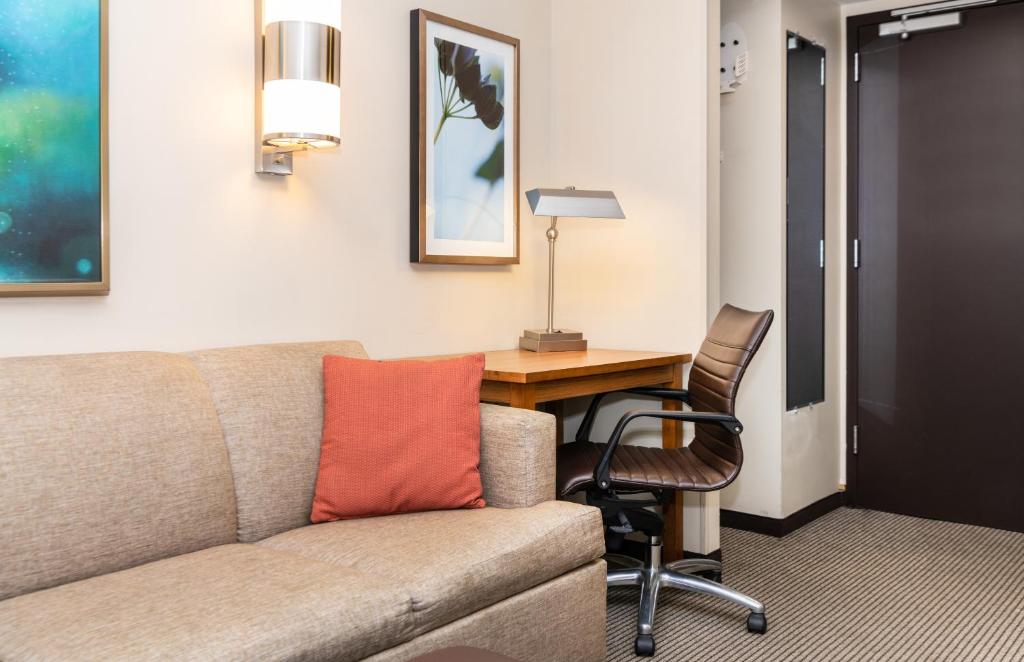 Hyatt Place New York/Midtown-South - Queen Room With Two Queen Beds And Roll-In Shower - Disability Access