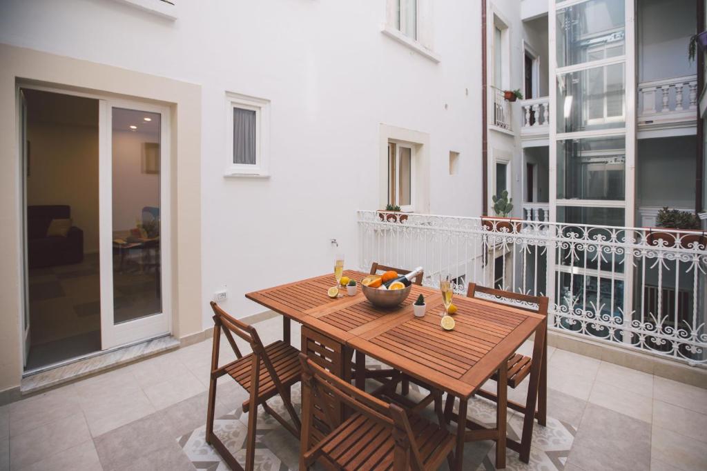 Balkón alebo terasa v ubytovaní New apartment with patio