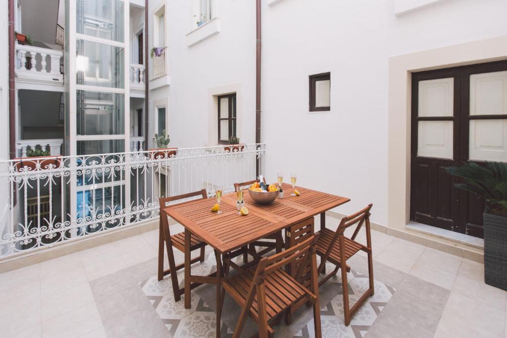 Fotografia z galérie ubytovania New apartment with patio v destinácii Siracusa