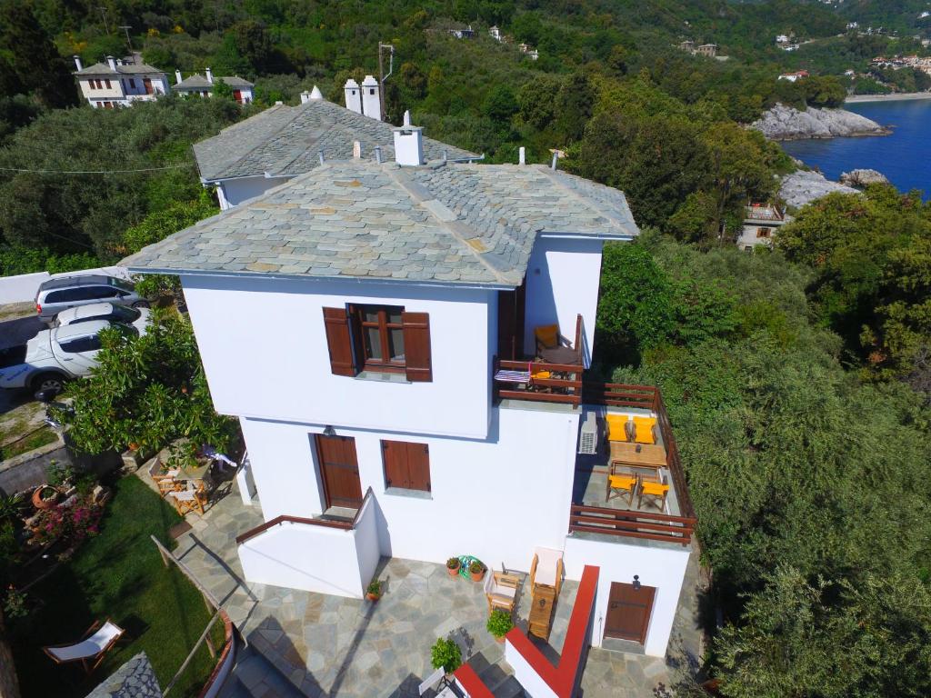 an aerial view of a white house with a roof at Maistros Studios in Damouchari