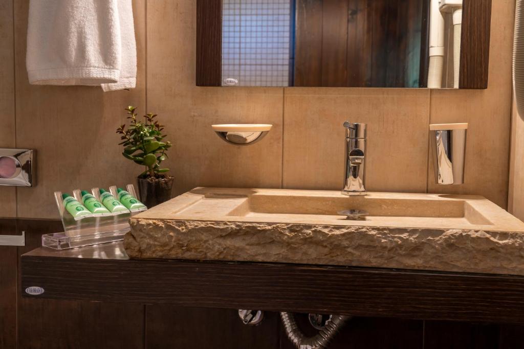 ROUGA Mountain Boutique Suites & Spa - 19