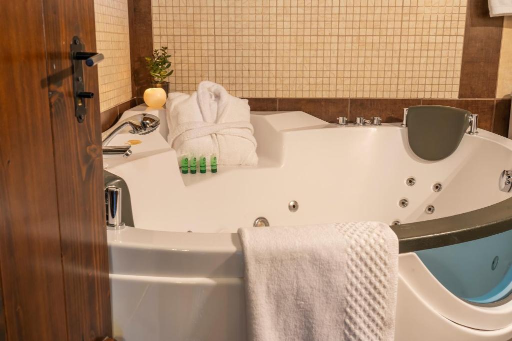 ROUGA Mountain Boutique Suites & Spa - 16