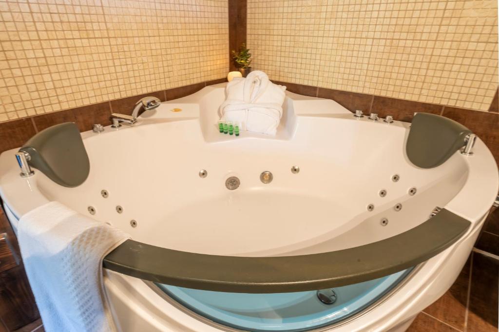 ROUGA Mountain Boutique Suites & Spa - 17