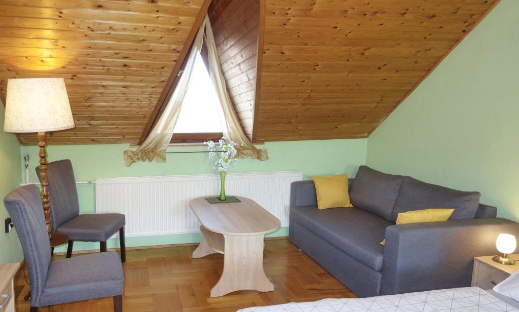 Tolena Heviz Apartments - Apartment With Balcony
