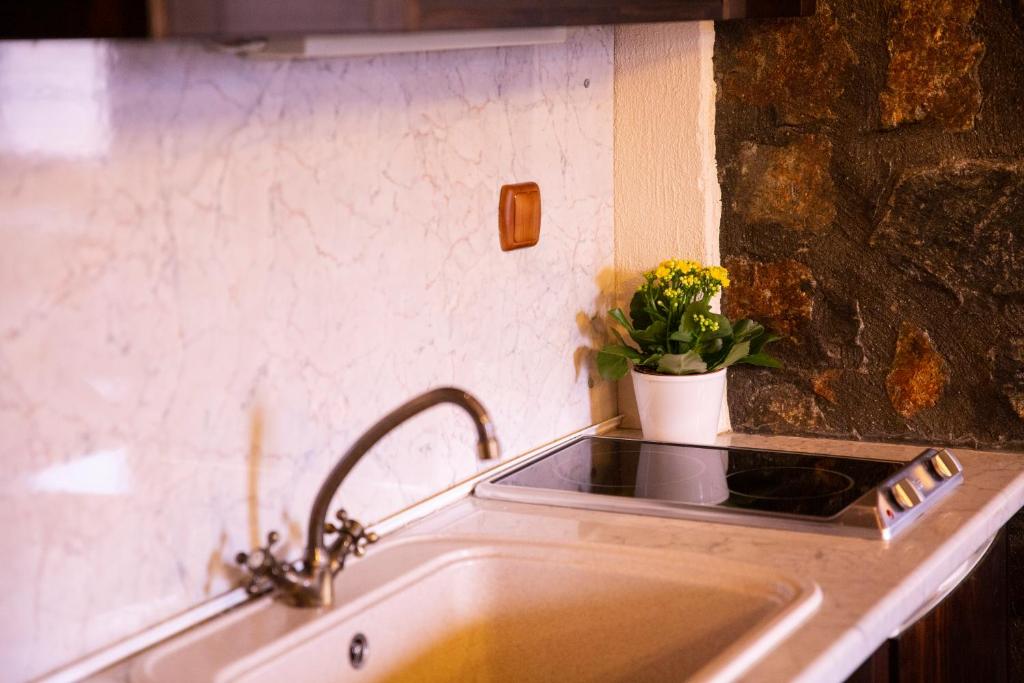 ROUGA Mountain Boutique Suites & Spa - 11